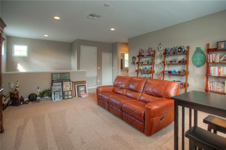Photo 17 of 25 - 541 Westchester Hills Ln, Valrico, FL 33594