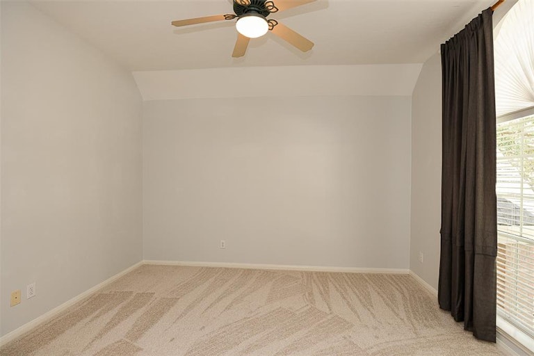 Photo 32 of 50 - 16011 Camillia Trl, Tomball, TX 77377