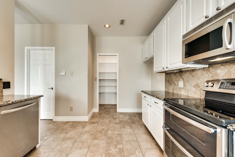 Photo 10 of 45 - 2204 Sheldon Dr, McKinney, TX 75072