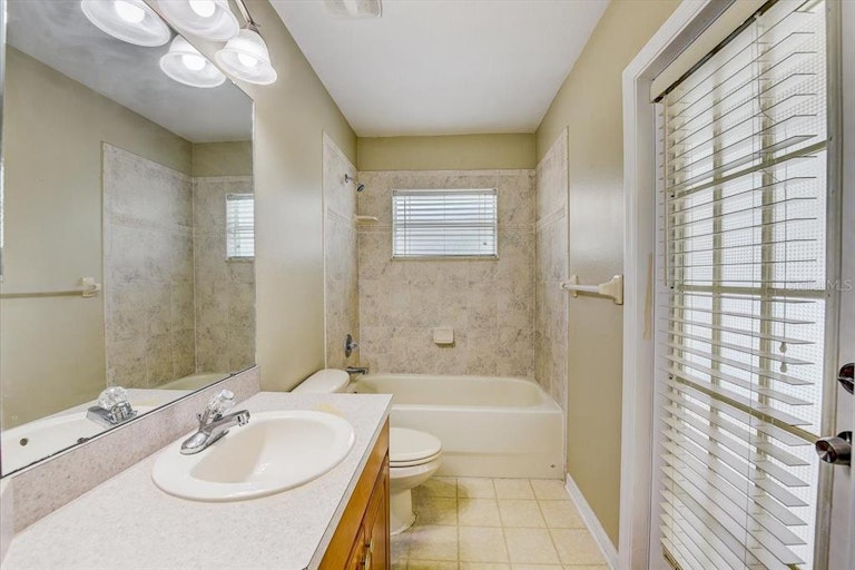 Photo 32 of 45 - 34510 Cliffcreek Ct, Wesley Chapel, FL 33545