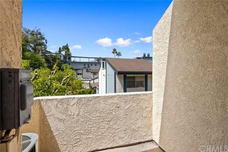 Photo 28 of 29 - 217 S Catalina Ave #8, Pasadena, CA 91106