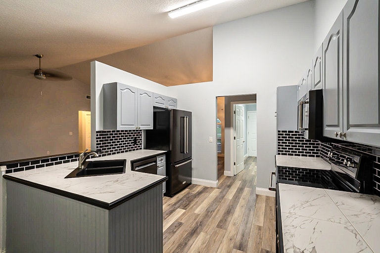 Photo 8 of 28 - 14123 Winterdale Dr, Grand Island, FL 32735