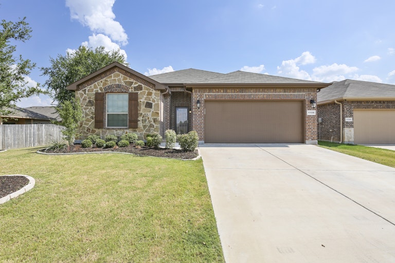 Photo 1 of 25 - 1108 Doe Meadow Dr, Burleson, TX 76028