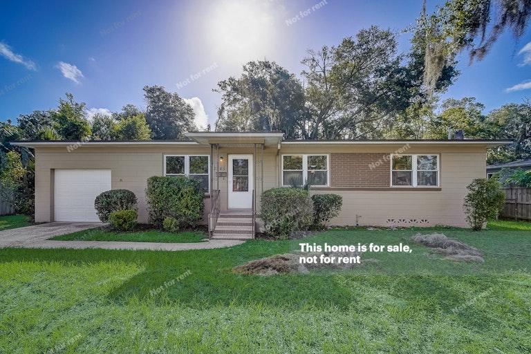 Photo 1 of 29 - 2845 Holly Point Dr, Jacksonville, FL 32277