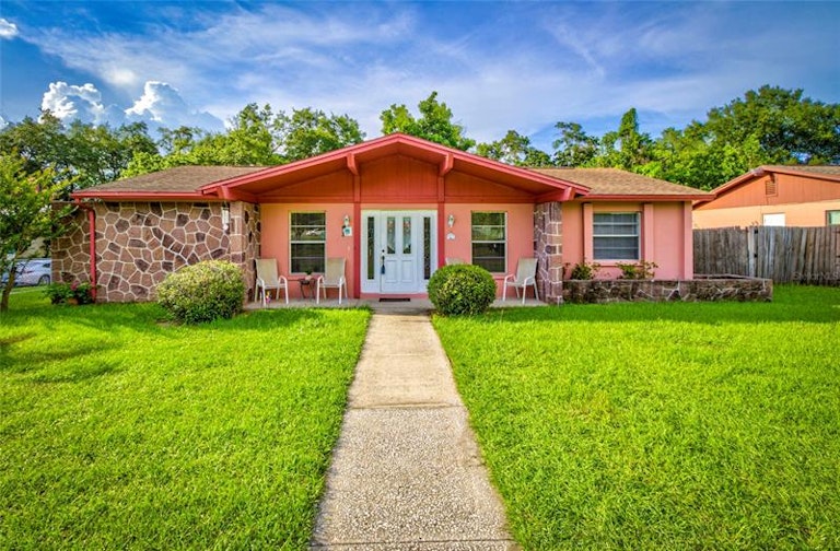 Photo 7 of 37 - 2202 Whitney Pl, Valrico, FL 33594