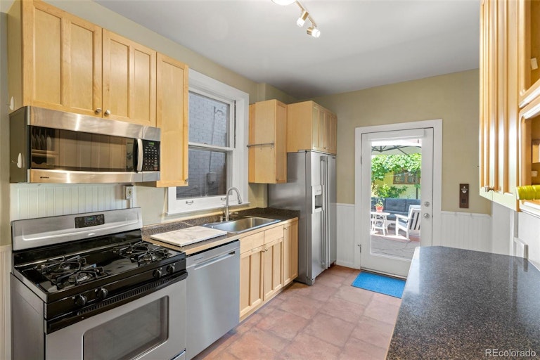 Photo 19 of 35 - 1359 Steele St, Denver, CO 80206
