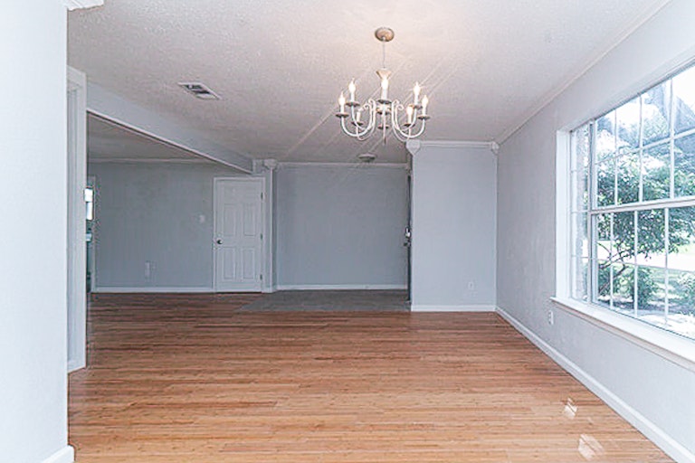 Photo 15 of 25 - 2811 Ashbury Dr, Arlington, TX 76015