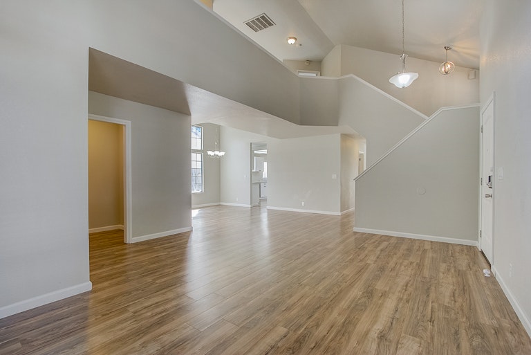 Photo 14 of 31 - 7441 Fireweed Cir, Citrus Heights, CA 95610