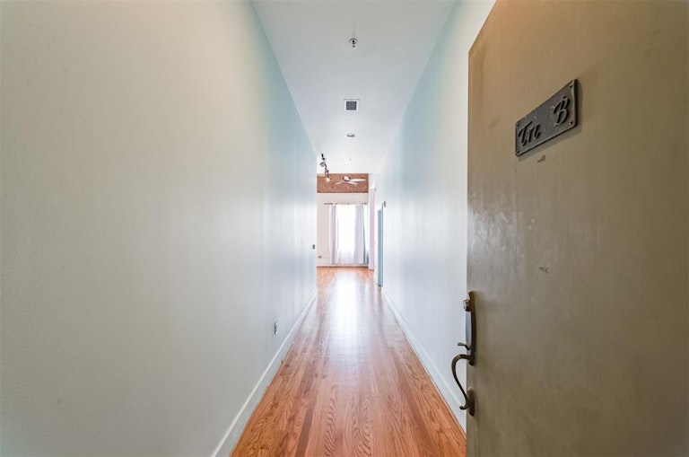 Photo 7 of 44 - 2700 Albany St #3B, Houston, TX 77006