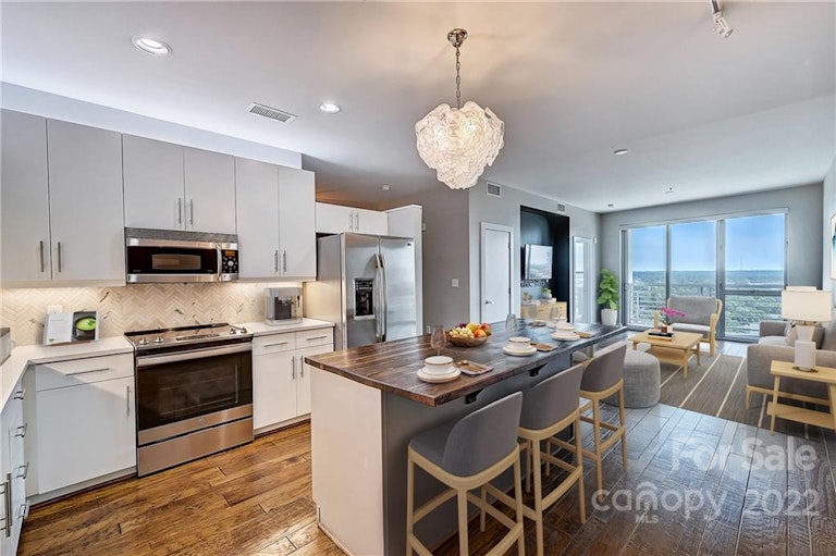 Photo 1 of 48 - 333 W Trade St #1501, Charlotte, NC 28202