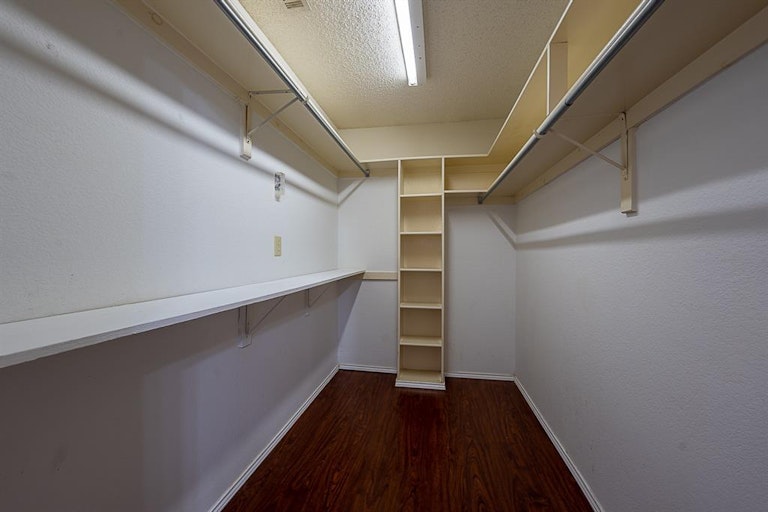 Photo 10 of 23 - 913 Haverstraw Pl, Mesquite, TX 75149