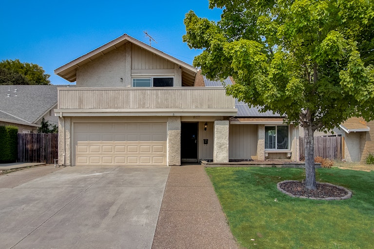 Photo 12 of 44 - 8017 Stone Canyon Cir, Citrus Heights, CA 95610