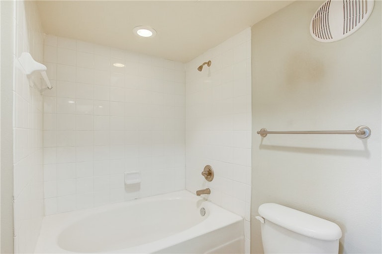 Photo 14 of 26 - 7701 Rialto Blvd #1225, Austin, TX 78735