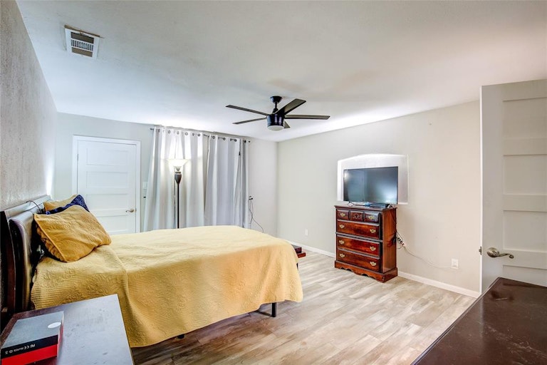 Photo 15 of 39 - 2914 Starboard Dr, Rockwall, TX 75087