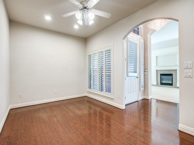 Photo 10 of 40 - 10405 Downing Dr, Denton, TX 76207