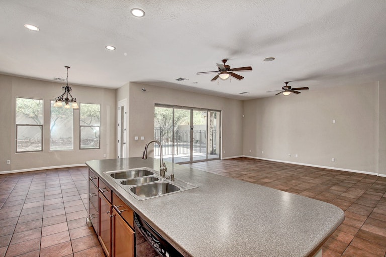 Photo 8 of 24 - 8441 S 21st Pl, Phoenix, AZ 85042