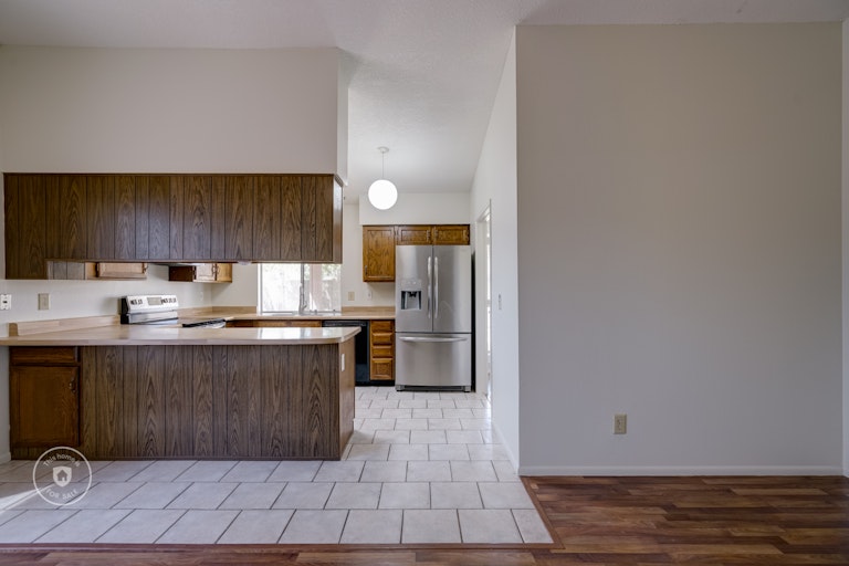 Photo 13 of 29 - 3856 W Wagoner Rd, Glendale, AZ 85308