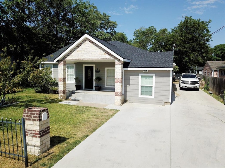 Photo 2 of 39 - 6539 Greenspan Ave, Dallas, TX 75232