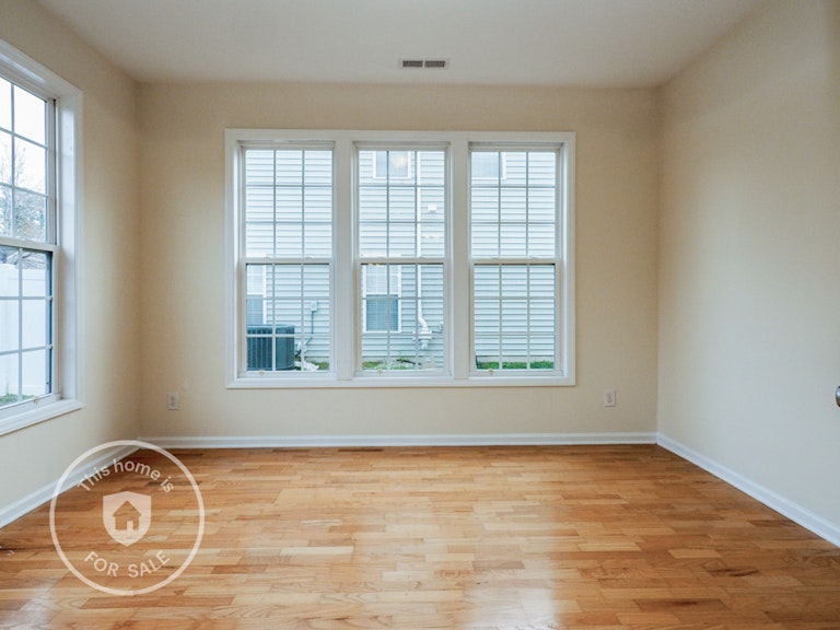 Photo 12 of 26 - 8108 Rolling Glenn Dr, Raleigh, NC 27616
