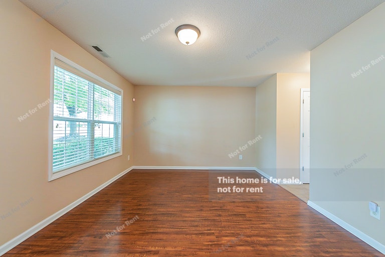 Photo 13 of 24 - 4112 Amber Stone Way, Durham, NC 27704