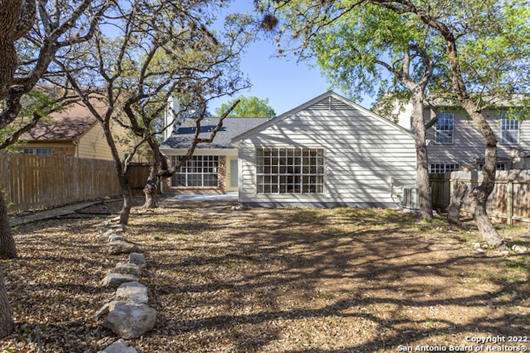 Photo 7 of 22 - 8622 Silent Oaks, San Antonio, TX 78250