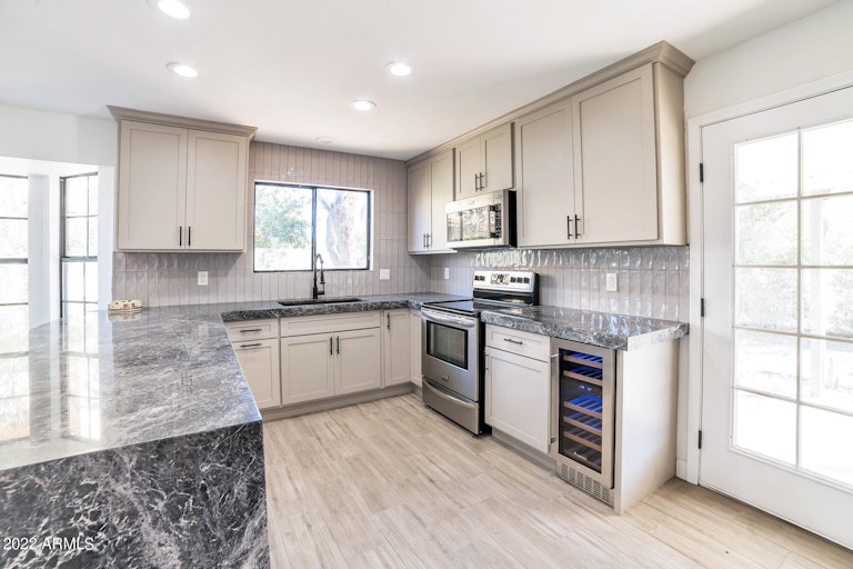 Photo 5 of 26 - 5601 E Paradise Ln, Scottsdale, AZ 85254