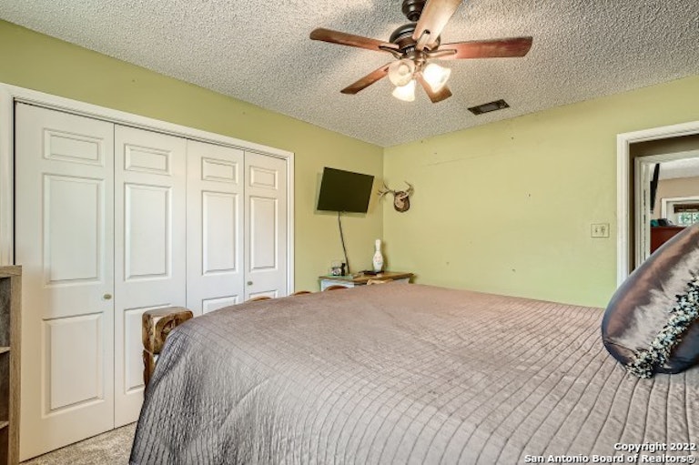 Photo 25 of 38 - 1122 Crescent Hill Dr, San Antonio, TX 78253