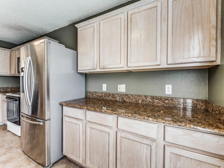 Photo 12 of 23 - 5309 Kingslink Cir, Fort Worth, TX 76135