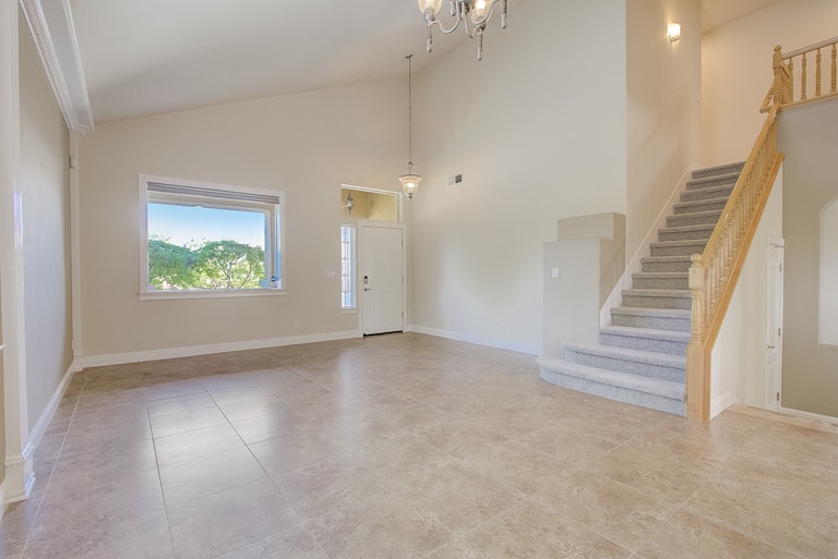 Photo 6 of 41 - 1400 Musgrave Dr, Roseville, CA 95747