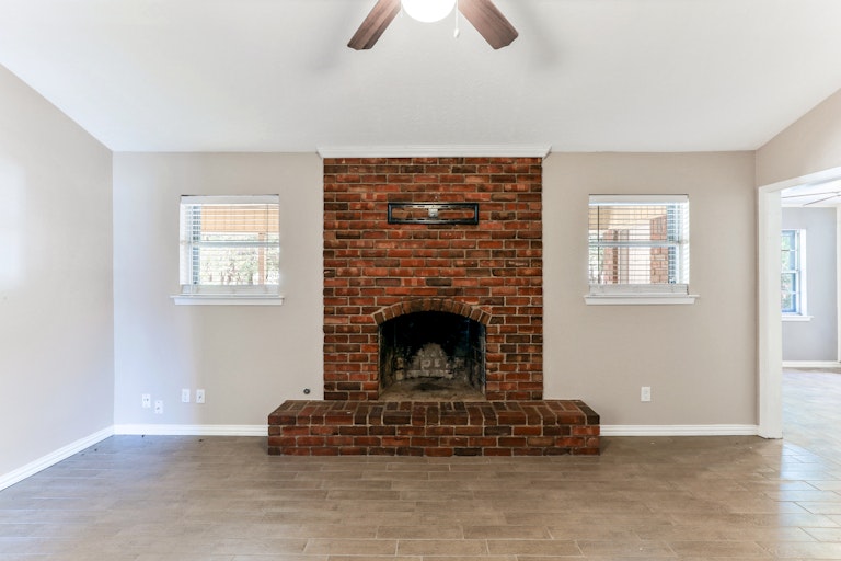 Photo 9 of 25 - 7008 Shauna Dr, North Richland Hills, TX 76180