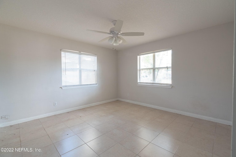 Photo 15 of 20 - 1225 15th Ave N, Jacksonville Beach, FL 32250