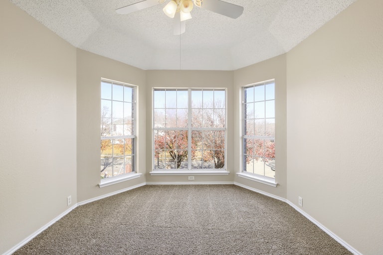 Photo 23 of 31 - 4708 Park Bend Dr, Fort Worth, TX 76137