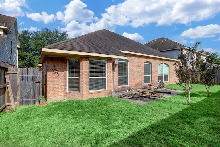 Photo 29 of 31 - 4911 Falling Oak Ct, Pasadena, TX 77505