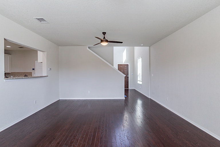 Photo 10 of 21 - 10327 Castello Cyn, San Antonio, TX 78254