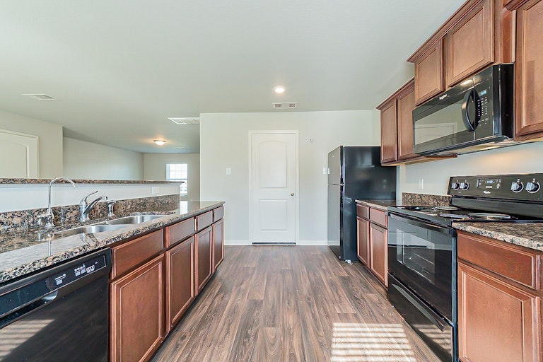 Photo 2 of 27 - 8015 Distant Harbor Rd, Baytown, TX 77523