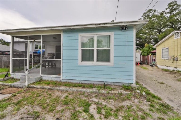 Photo 1 of 25 - 1138 Belleair Rd, Clearwater, FL 33756