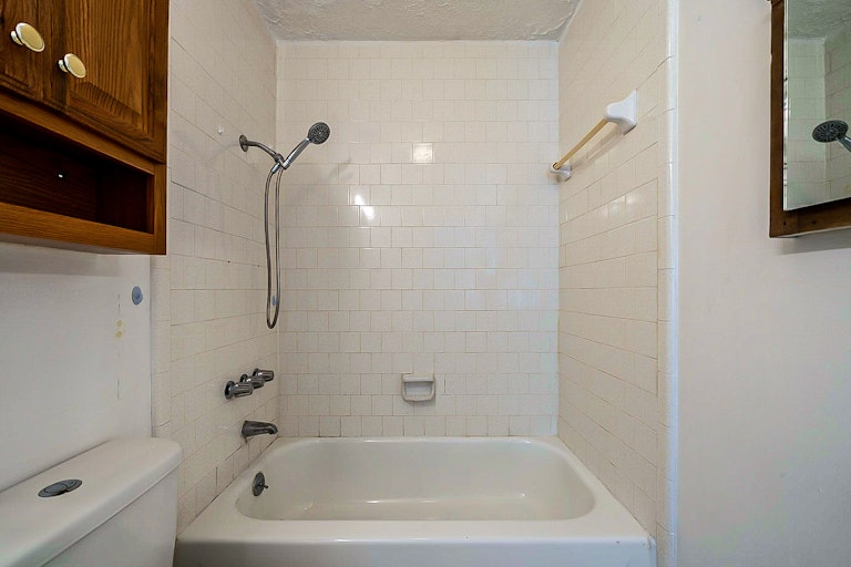 Photo 21 of 28 - 26 Parkbriar Cir, Baytown, TX 77521