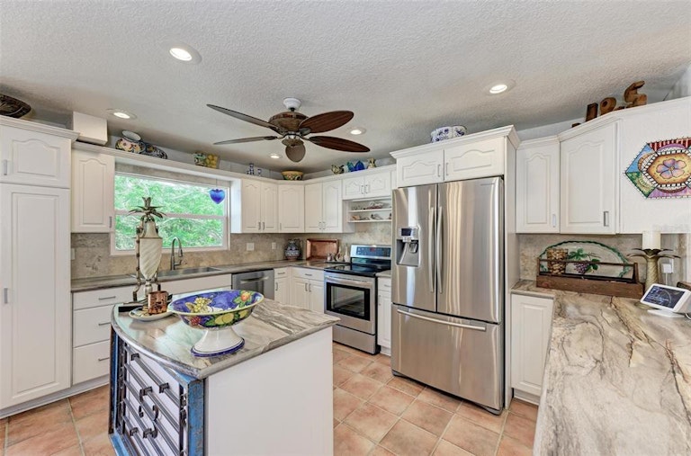 Photo 21 of 63 - 1725 Rita St, Sarasota, FL 34231