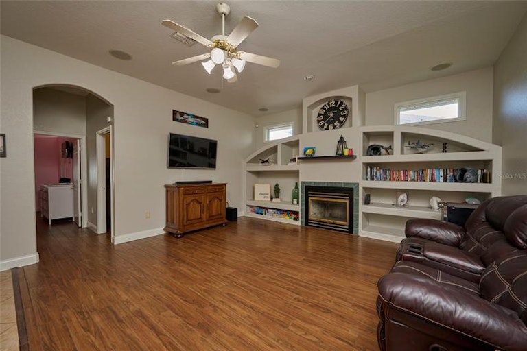 Photo 26 of 63 - 653 Hart Lake Dr, Winter Haven, FL 33884