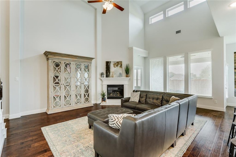 Photo 10 of 35 - 4009 Oyster Creek Ct, Prosper, TX 75078