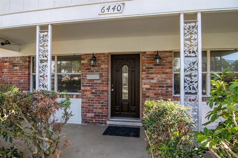 Photo 3 of 23 - 6440 27th Ave N, Saint Petersburg, FL 33710