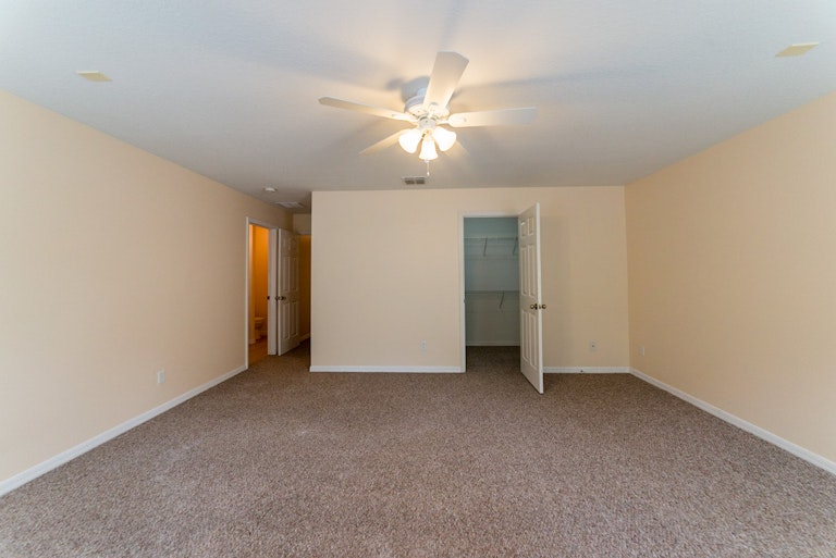 Photo 10 of 19 - 226 Windrose Dr, Orlando, FL 32824