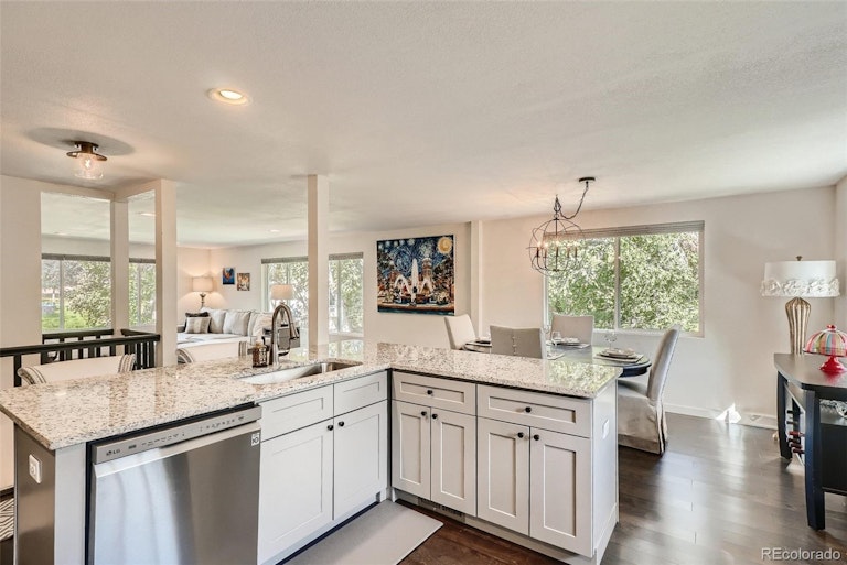 Photo 10 of 32 - 13075 W 15th Dr, Golden, CO 80401