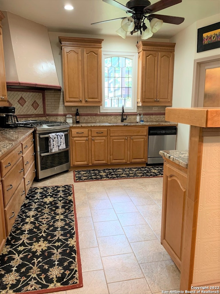 Photo 18 of 25 - 306 Corona Ave, San Antonio, TX 78209
