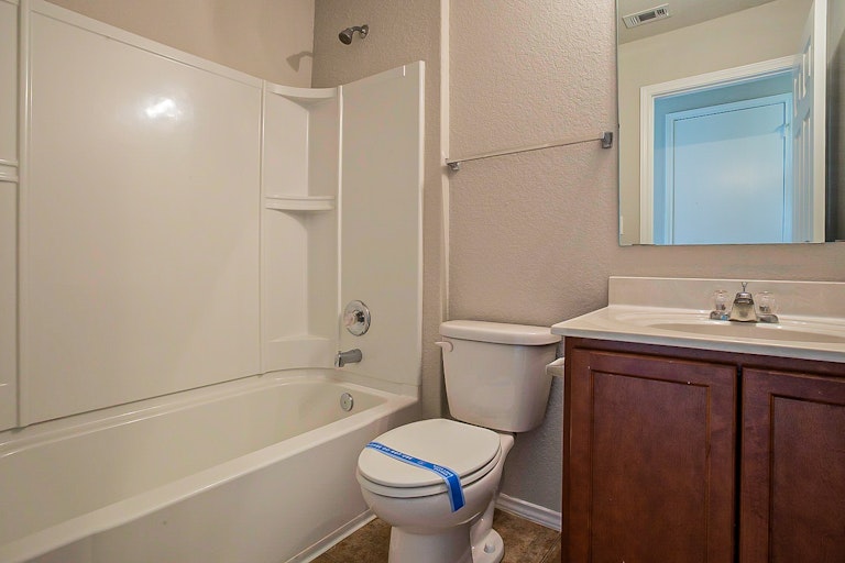 Photo 6 of 17 - 10911 Bosal Trl, San Antonio, TX 78245