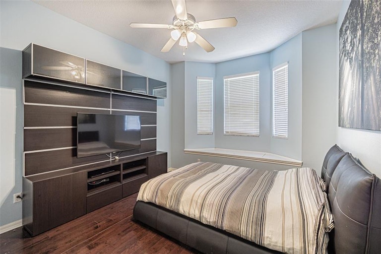 Photo 24 of 36 - 1462 Kensington Woods Dr, Lutz, FL 33549