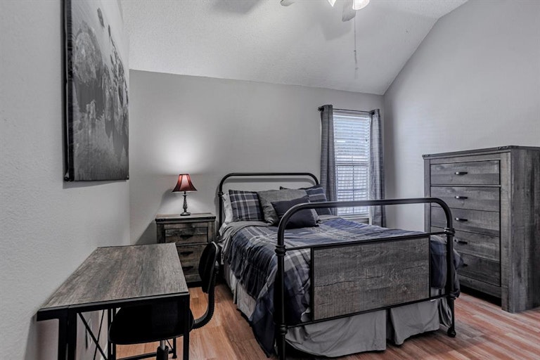 Photo 18 of 26 - 915 Felicia Ln, Arlington, TX 76017