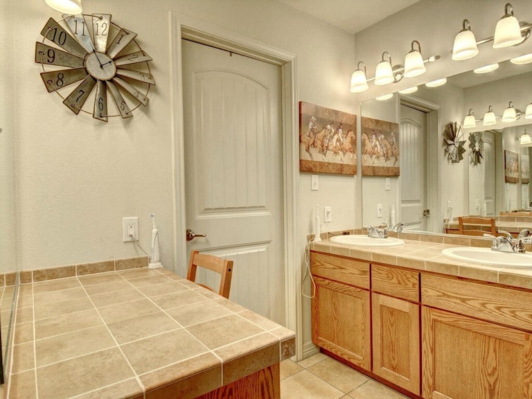 Photo 17 of 37 - 589 Pine Tree Loop, Bastrop, TX 78602