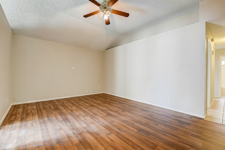 Photo 28 of 36 - 10503 Leroy Ct, Dallas, TX 75217