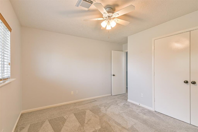 Photo 24 of 34 - 16026 Biscayne Shoals Dr, Friendswood, TX 77546